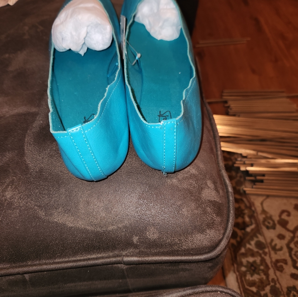 Turquoise blue baby doll flats. - Picture 4 of 6